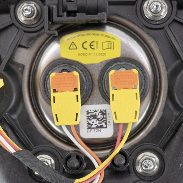 Подушка безопасности водителя (в руле) Tesla Model 3 Highland 2024- (США) (1736351-00-E) 2856884600 фото