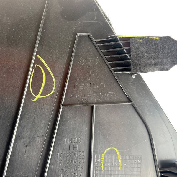 Нижняя накладка левой A-стойки Tesla Model 3 Highland 2024- (1733810-20-E) (оригинал, б/у) 3113809138 фото
