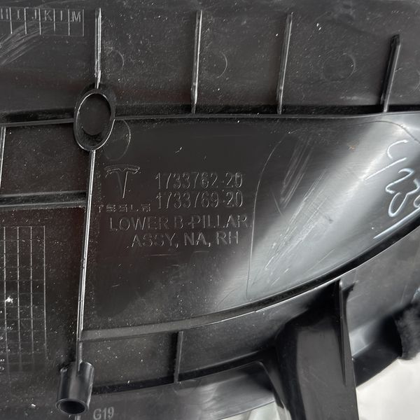 Нижня накладка B-стійки права Tesla Model 3 Highland 2024- (1733762-20-E) (оригінал, б/в) 3119813473 фото