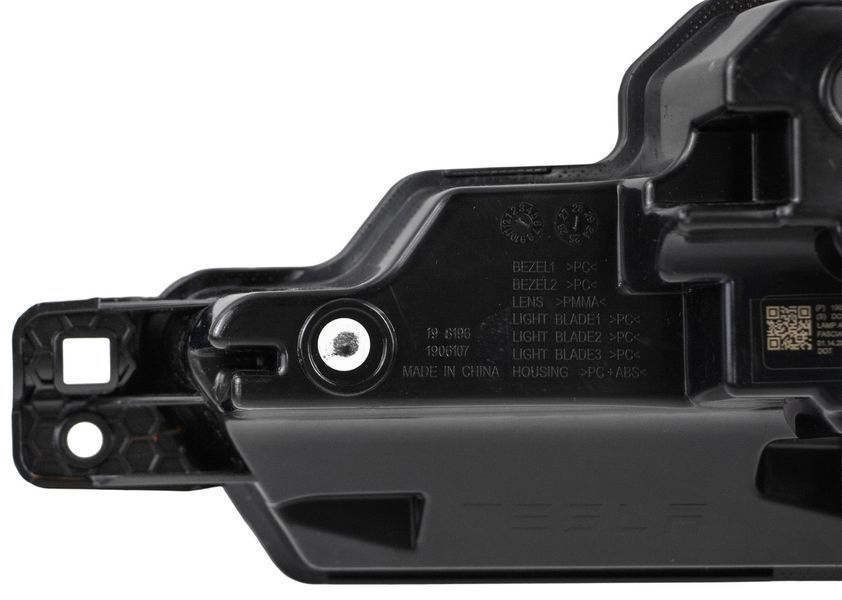 Ліхтар заднього бампера лівого (катафот) Tesla Model Y Juniper (1979444-10-D) 2905102822 фото